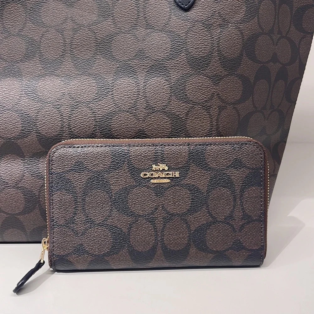Coach Medium Id Zip Wallet In Signature Canvas